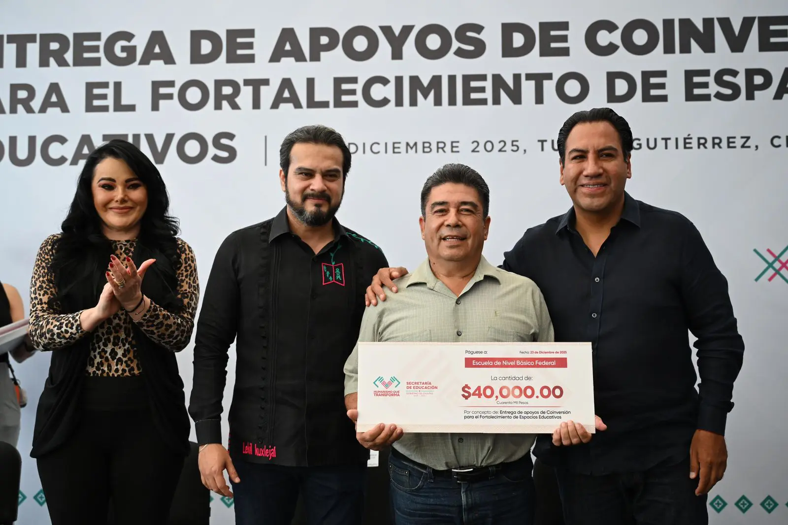 Entrega de apoyos para fortalecer la infraestructura educativa en escuelas de Chiapas