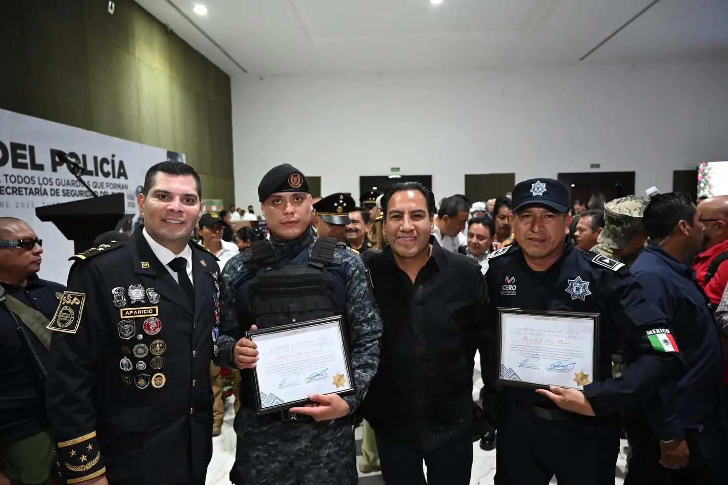 Eduardo Ramírez Aguilar reconoce labor de la policía durante celebración oficial en Chiapas