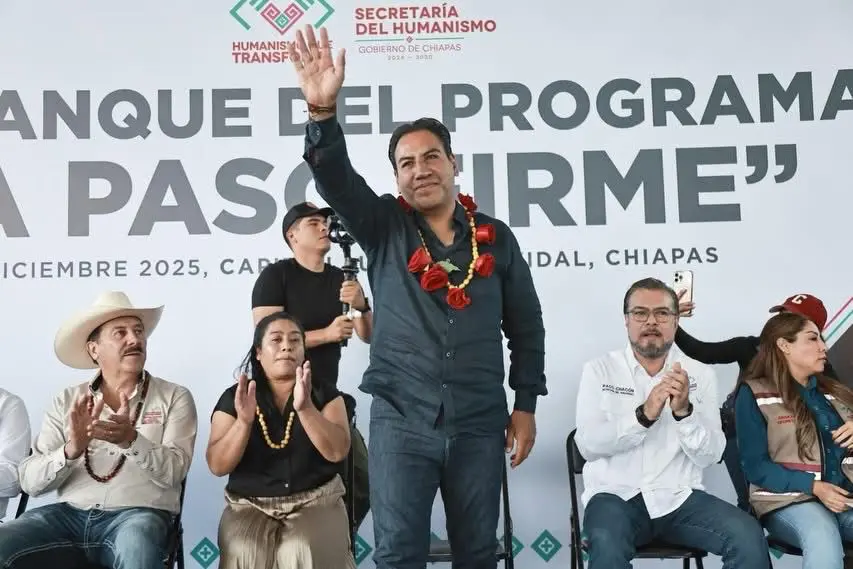 Eduardo Ramírez durante entrega de apoyos en Capitán Luis A. Vidal