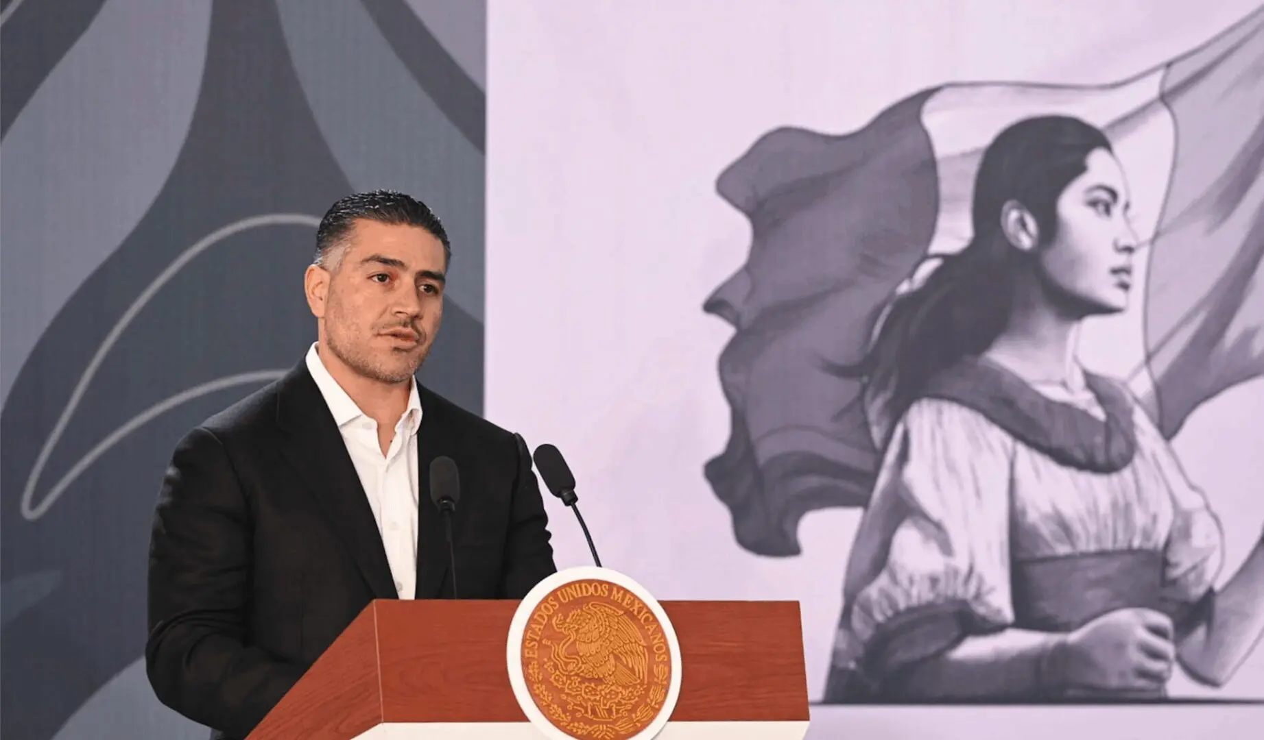 Omar García Harfuch durante conferencia matutina en Cuernavaca