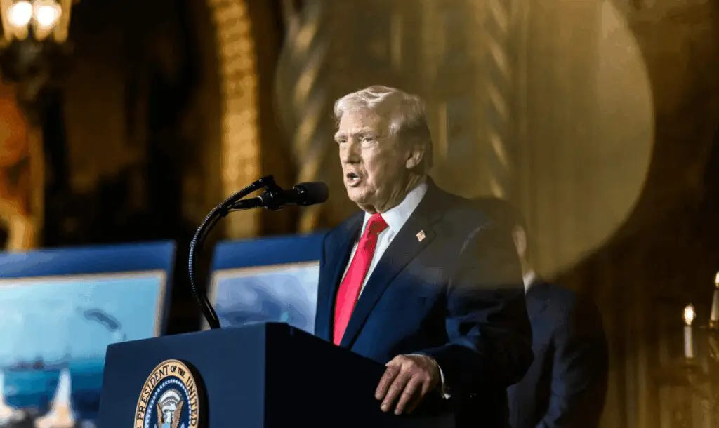 Donald Trump durante un mensaje oficial luego de que una jueza federal bloqueara su plan migratorio.