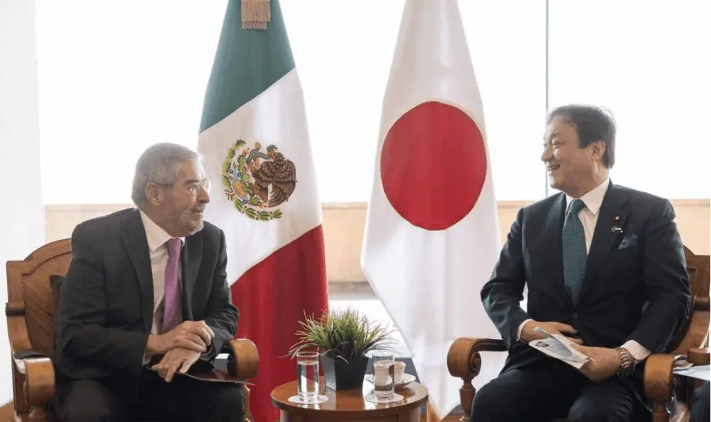 El canciller Juan Ramón de la Fuente se reúne con el ministro japonés Iwao Horii en la SRE