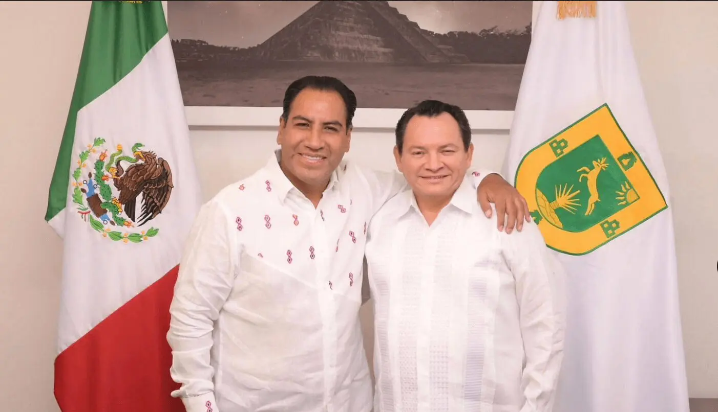 Eduardo Ramírez y Joaquín Díaz Mena durante el Primer Informe de Gobierno en Yucatán
