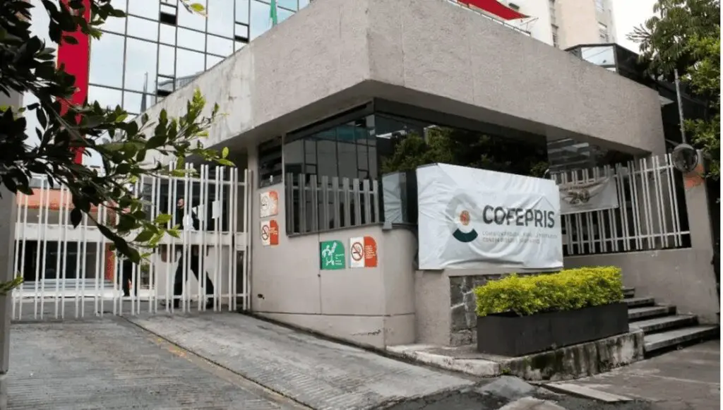 Instalaciones de la Cofepris durante la emisión de alertas sanitarias
