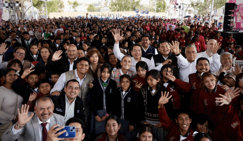 Claudia Sheinbaum encabeza entrega de apoyos sociales en Acatzingo, Puebla