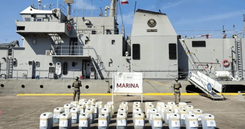 Marina asegura combustible ilegal en costas de Michoacán