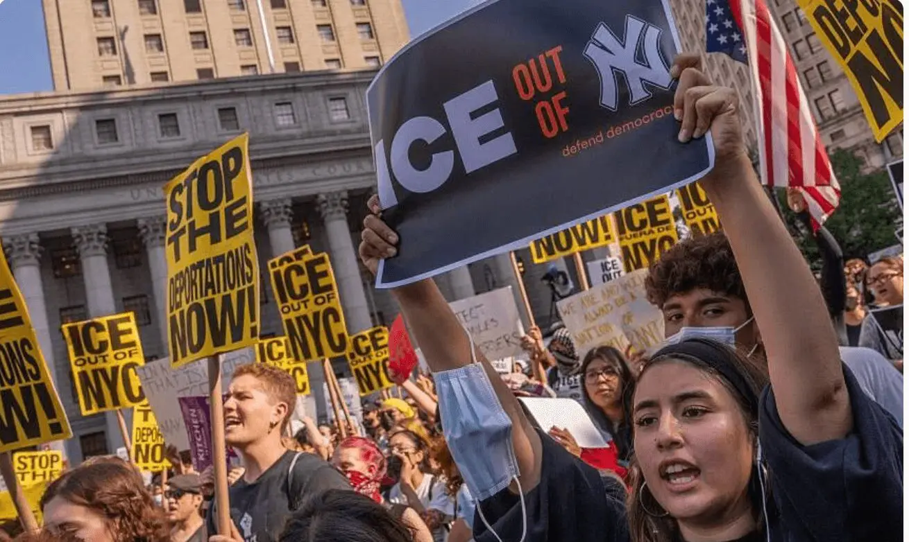 Manifestantes protestan contra el ICE durante movilización nacional en Estados Unidos