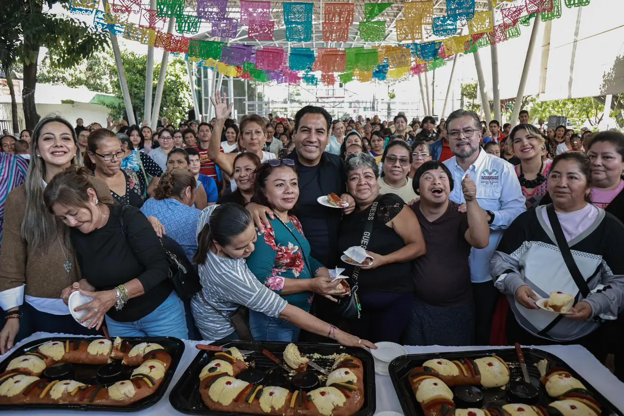 Entrega de apoyos del programa Cuidar es Amar encabezada por Eduardo Ramírez