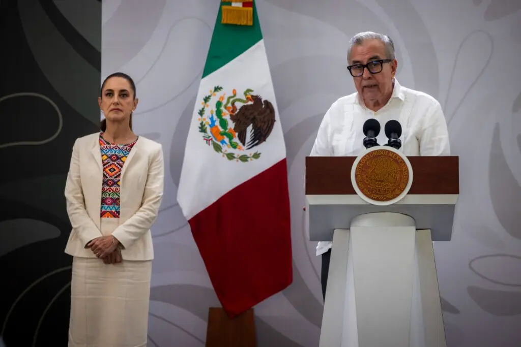 La presidenta de México junto al gobernador de Sinaloa.