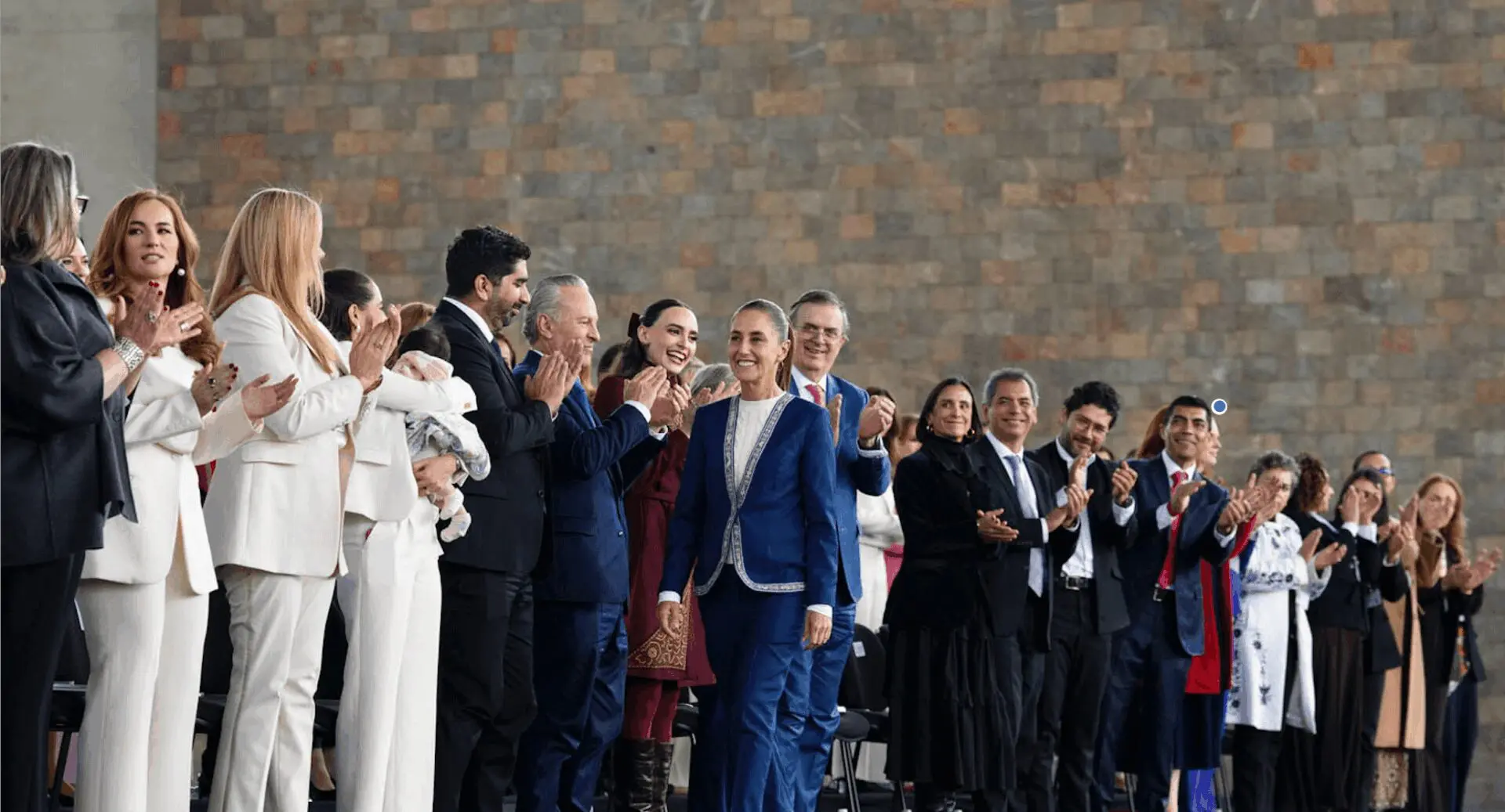 Claudia Sheinbaum destaca expectativas económicas para 2026 en reunión con empresarias