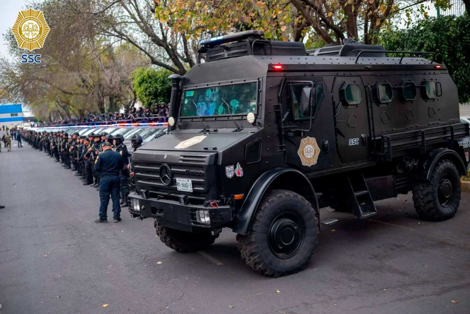 Despliegue táctico de la SSC con vehículo blindado y policías formados en operativo de seguridad