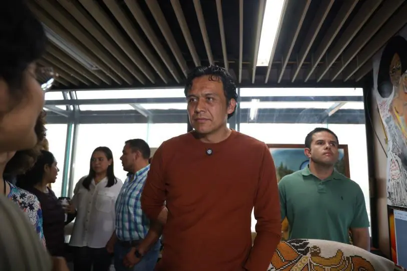 Marx Arriaga Navarro en oficinas de la SEP tras notificación de destitución como director general de Materiales Educativos.