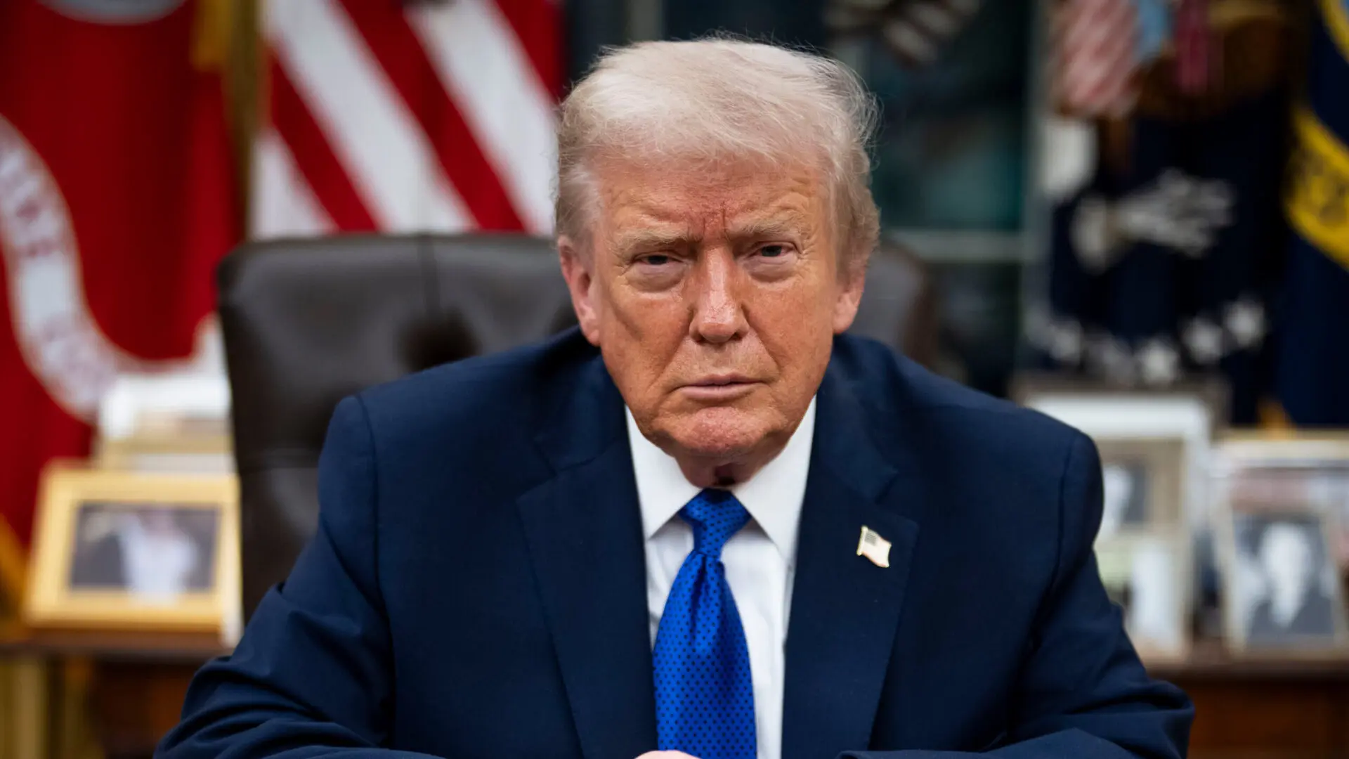 Donald Trump durante declaración en la Casa Blanca tras anunciar arancel global del 10% a importaciones