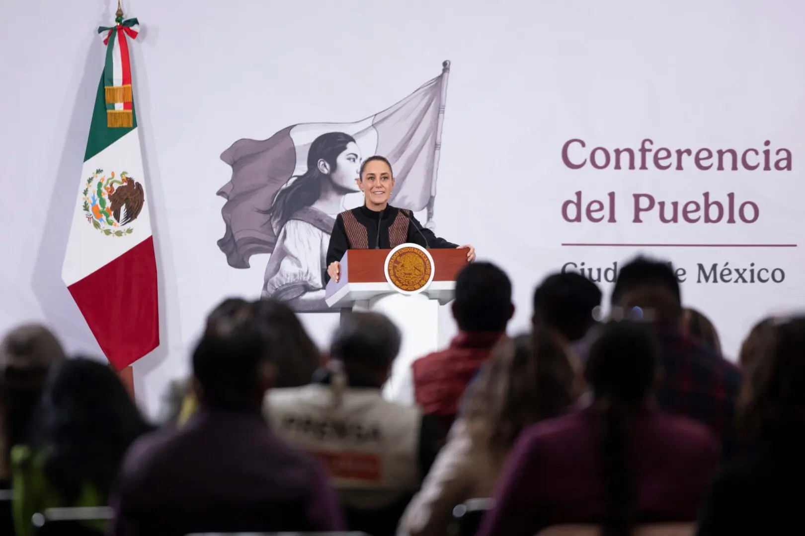Presidenta de México en conferencia.