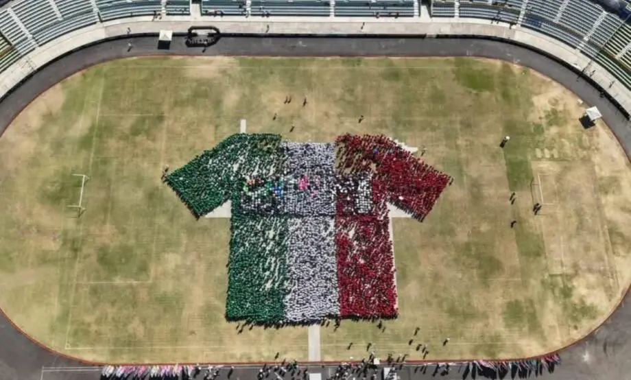 Playera humana en estadio de Tuxtla Gutiérrez.