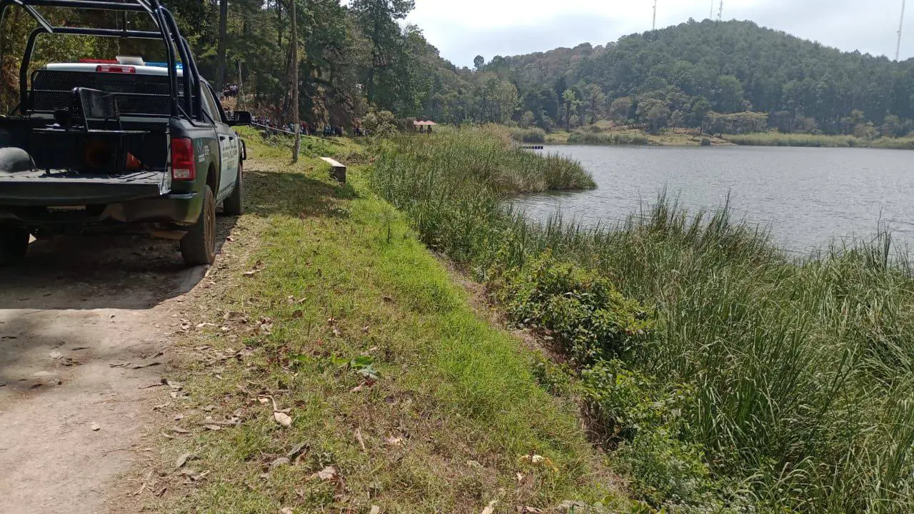 Camioneta junto a Laguna Verde, en Chiapas.