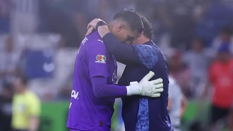 Raúl 'Tala' Rangel y Gabriel Milito celebran triunfo sobre Monterrey.