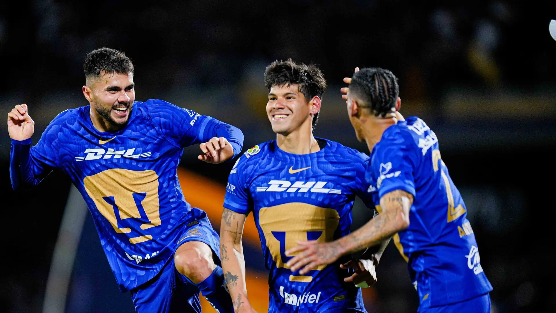 Robert Morales festeja el gol del triunfo sobre el América.