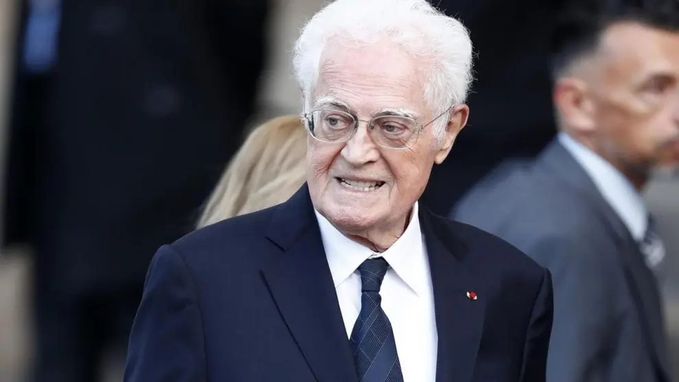 Lionel Jospin haciendo gesto con los dientes