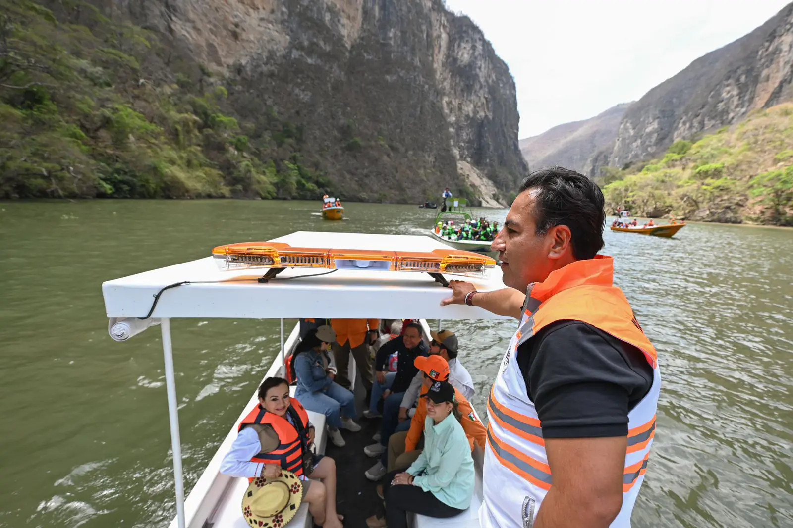 Eduardo Ramírez supervisa limpieza del Cañón del Sumidero