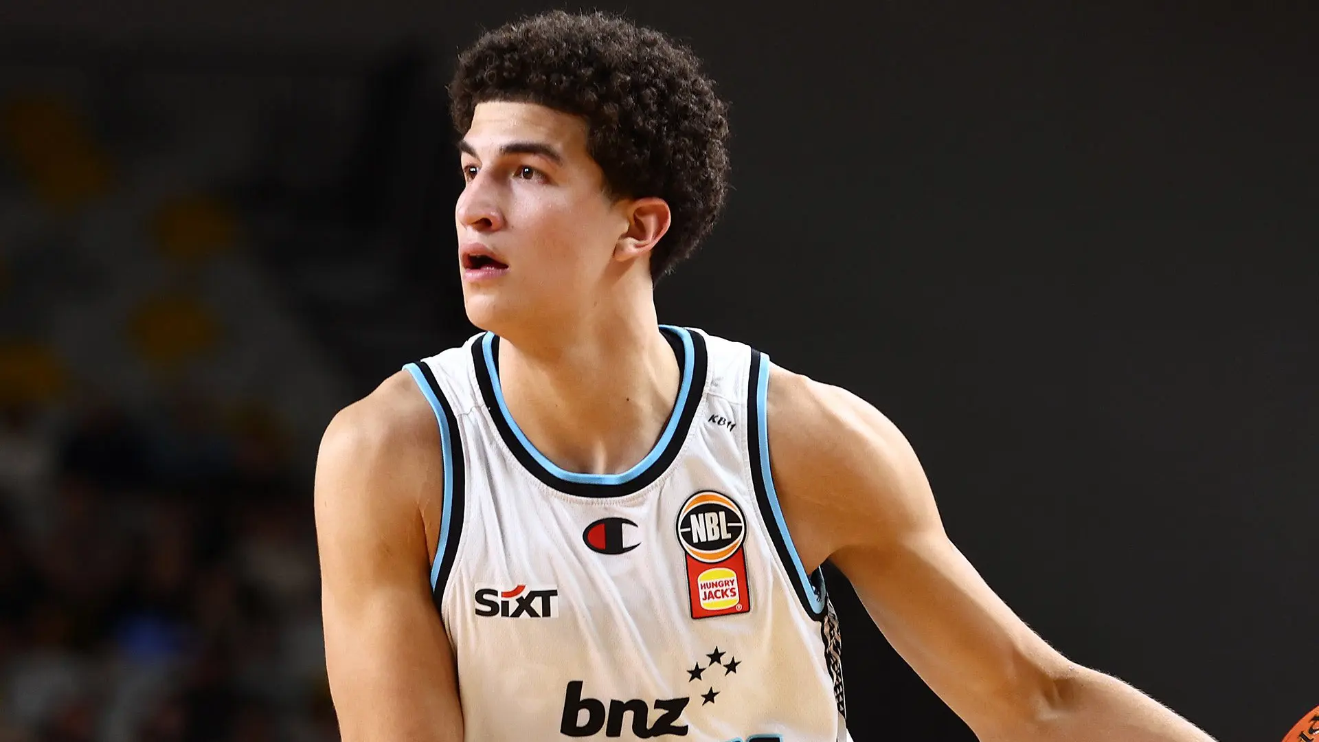 Karim López en un partido de los New Zealand Breakers.