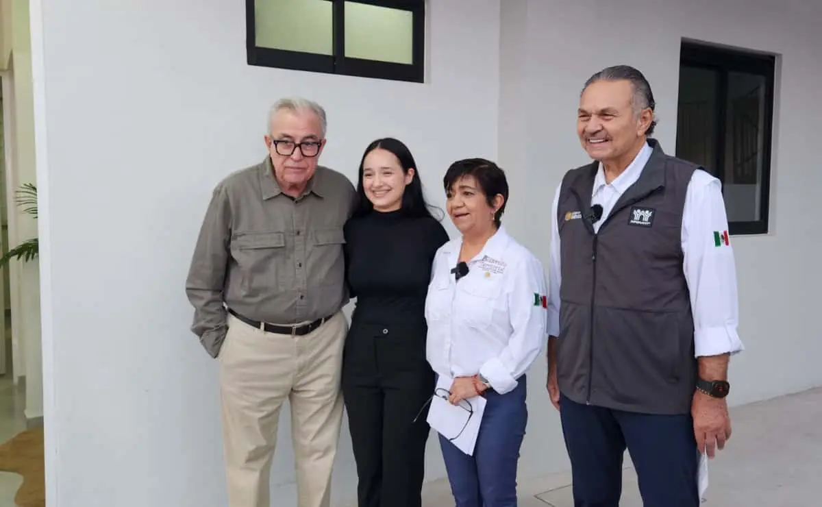 Gobernador de Sinaloa entrega viviendas en Los Michis