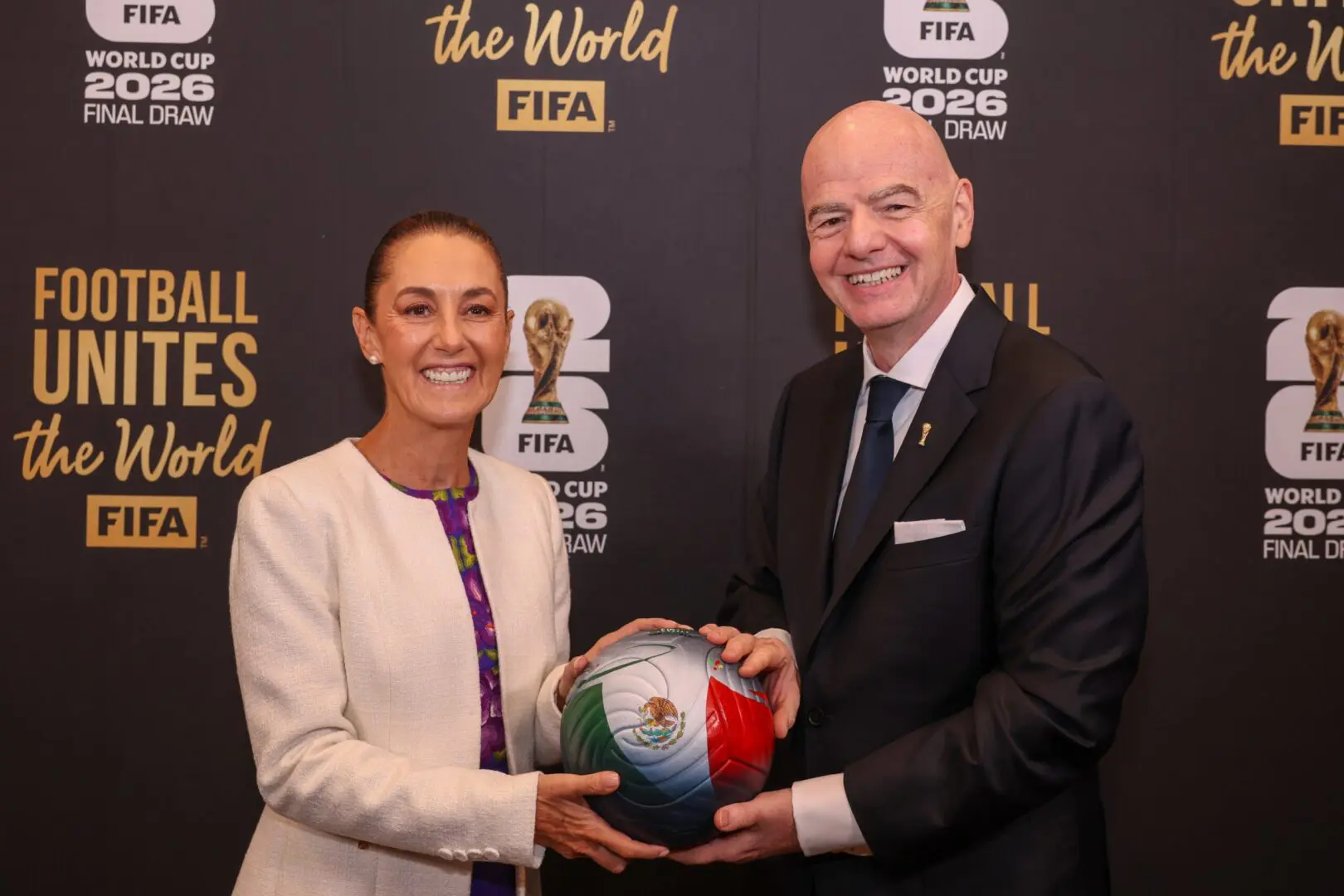 Claudia Sheinbaum y Gianni Infantino en un evento de la FIFA