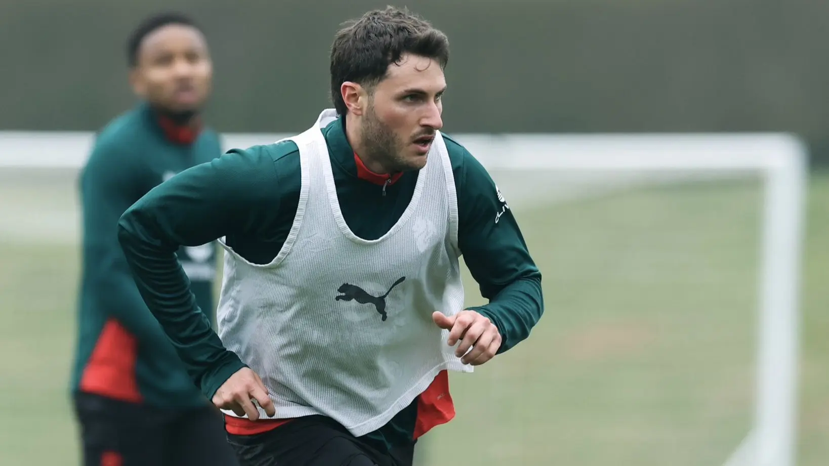 Santiago Giménez en un entrenamiento del AC Milan