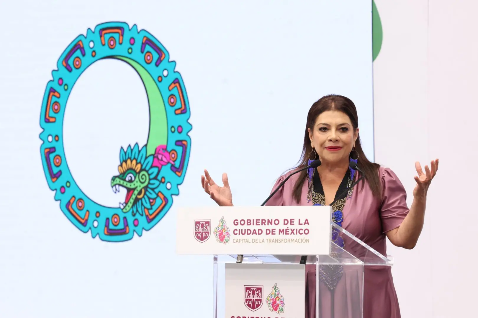 Clara Brugada en conferencia de prensa.