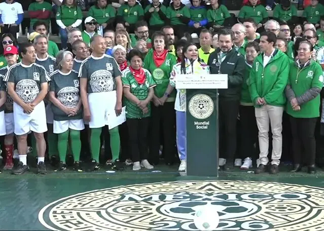 Clara Brugada, Zoe Robledo y Rommel Pacheco inauguran IMSS Mundialito de Futbol sin correr