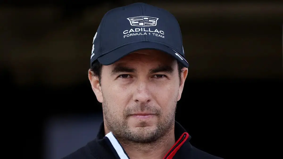 Checo Pérez con la gorra de Cadillac