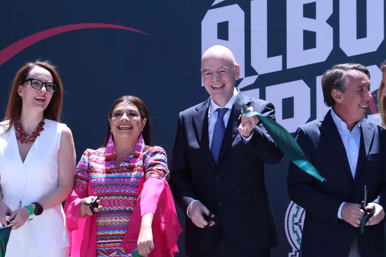 Clara Brugada con Gianni Infantino, Gabriela Cuevas y Emilio Azcárraga.