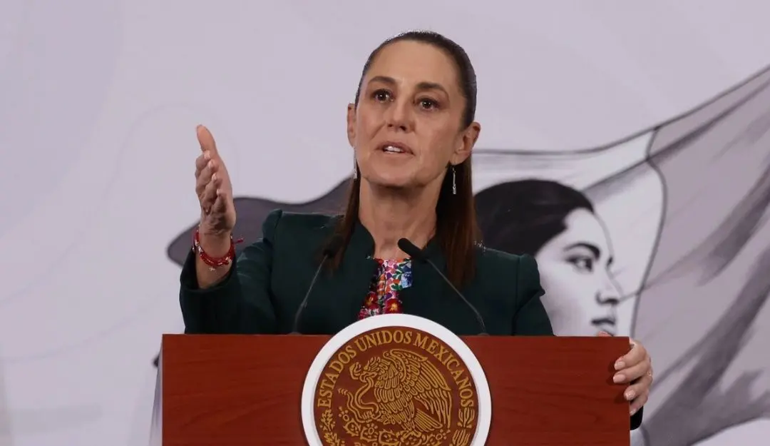 La presidenta Claudia Sheinbaum en el templete.