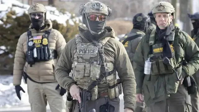 Joven mexicano muere mientras era custodiado por policías ICE