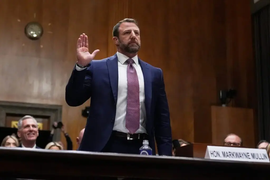 Ex senador de Estados Unidos es nombrado como nuevo secretario del Departamento de Seguridad Nacional