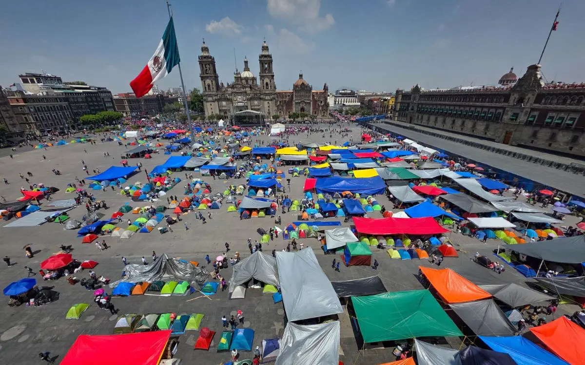 CNTE se retira del Zócalo tras 72 horas de paro nacional