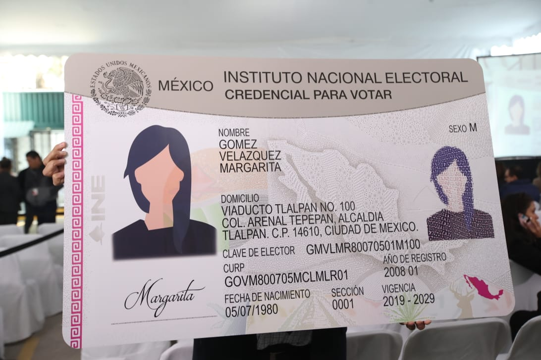 Credencial de Elector a escala grande