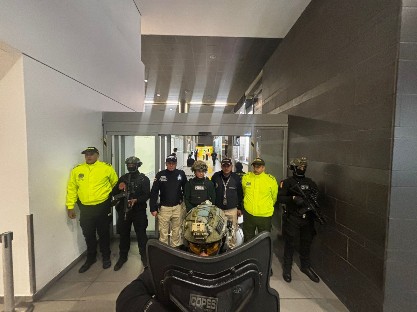 Elementos de seguridad con detenido en Polanco