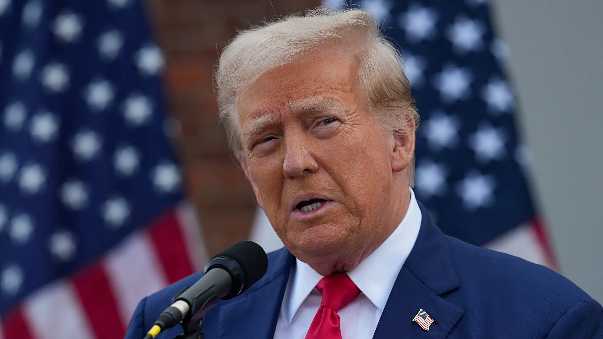 Presidente de Estados Unidos confirma complejo militar en Casa Blanca