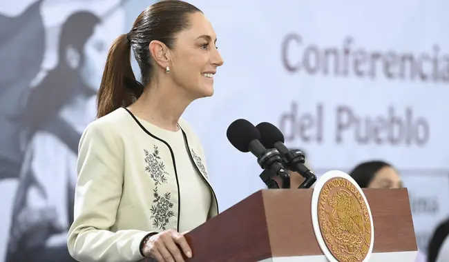 Presidenta de México en conferencia de prensa en Manzanillo.