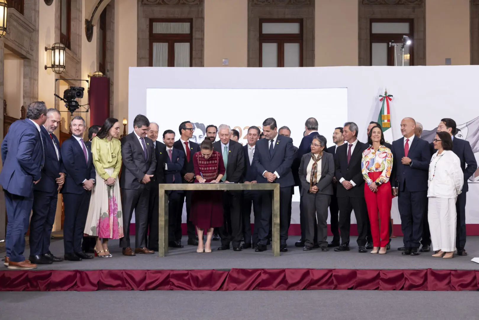 Sheinbaum firma acuerdo histórico en beneficio de la industria siderúrgica