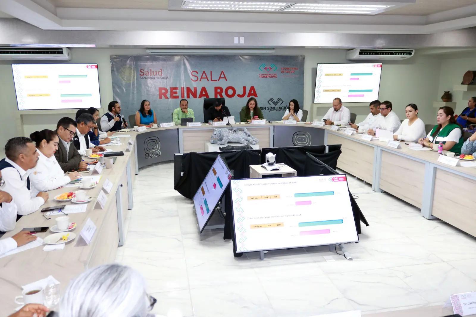 Sesión informativa sobre salud en Sala Reina Rojas