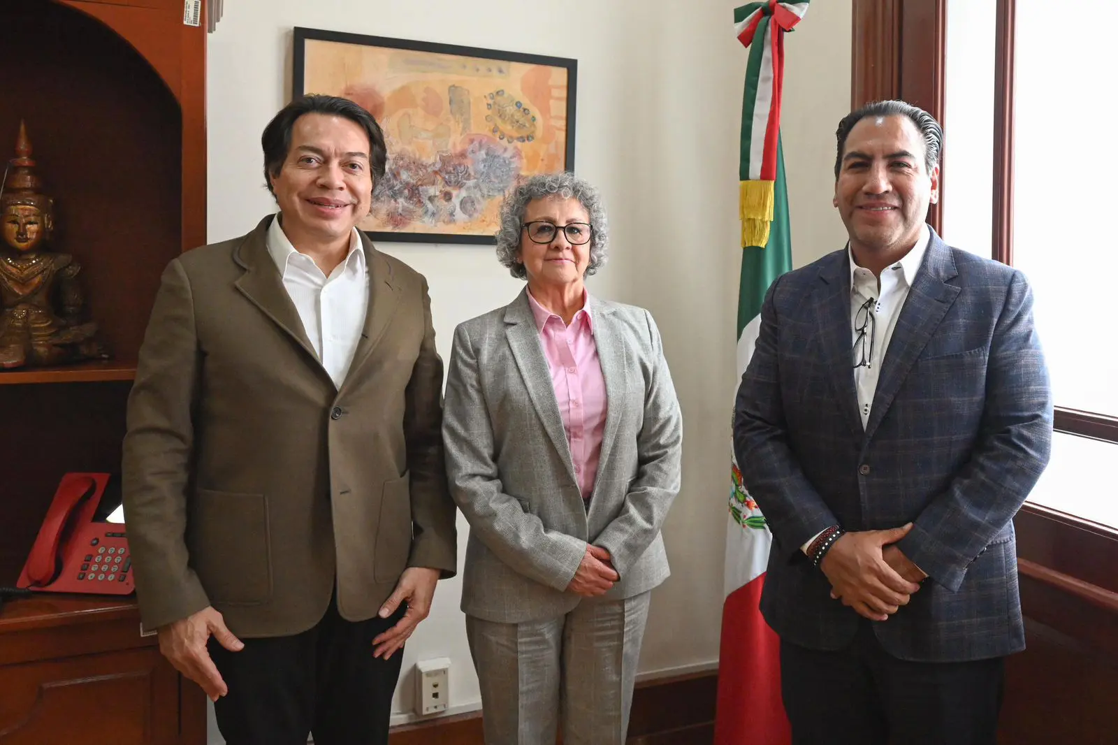 Gobernador de Chiapas junto. secretario de Educación Pública en Palacio Nacional