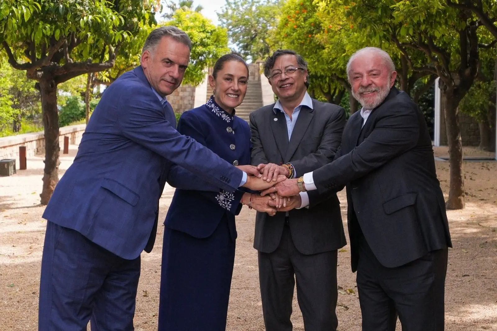 Presidenta de México presume fotos con presidentes de Latinoamérica