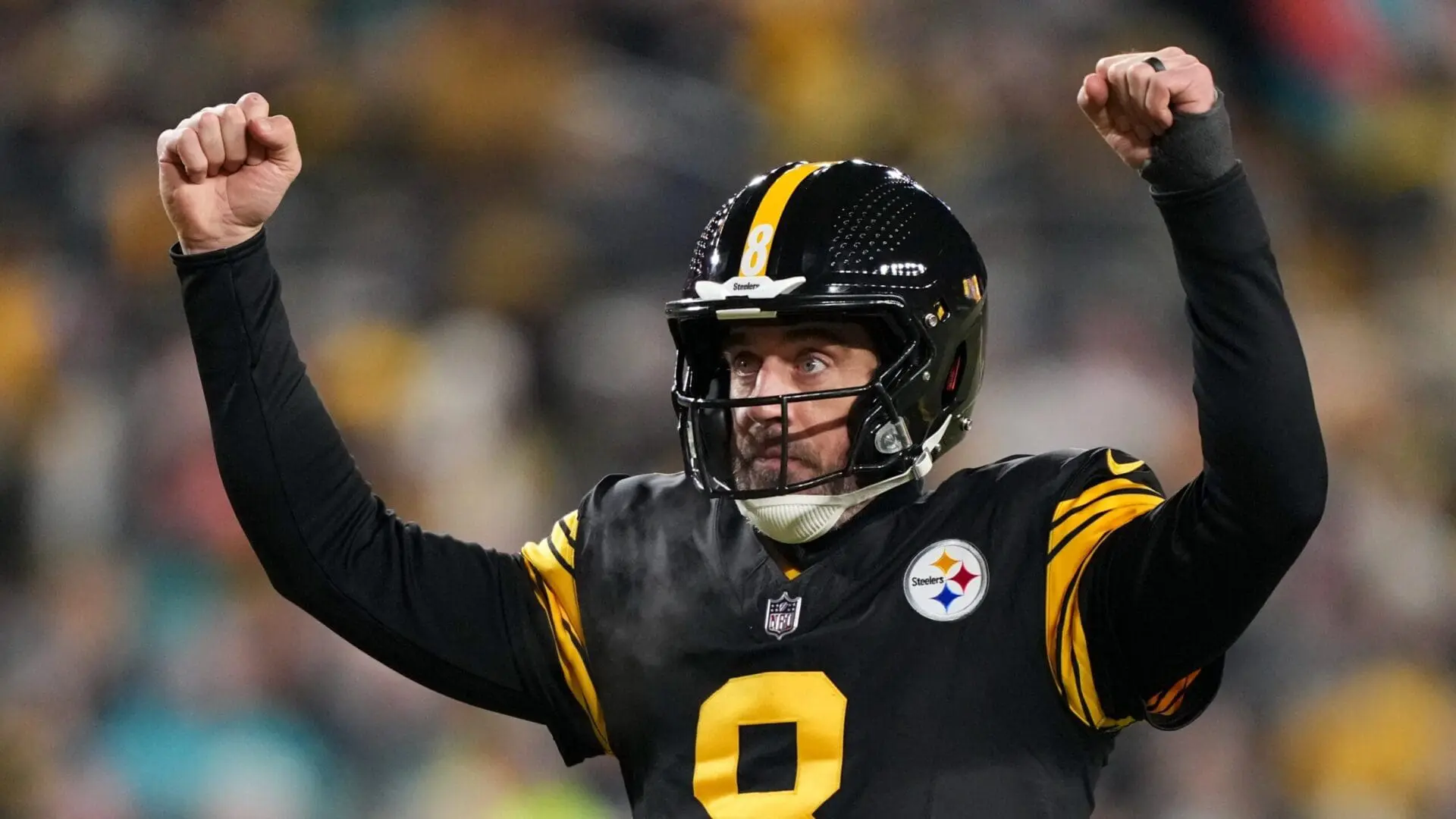 Steelers usan inusual método para retener a Aaron Rodgers