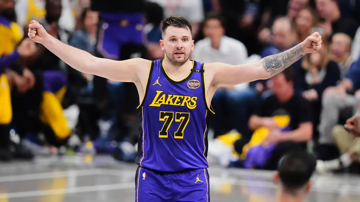 Luka Doncic regresa a Lakers tras rehabilitación en Europa