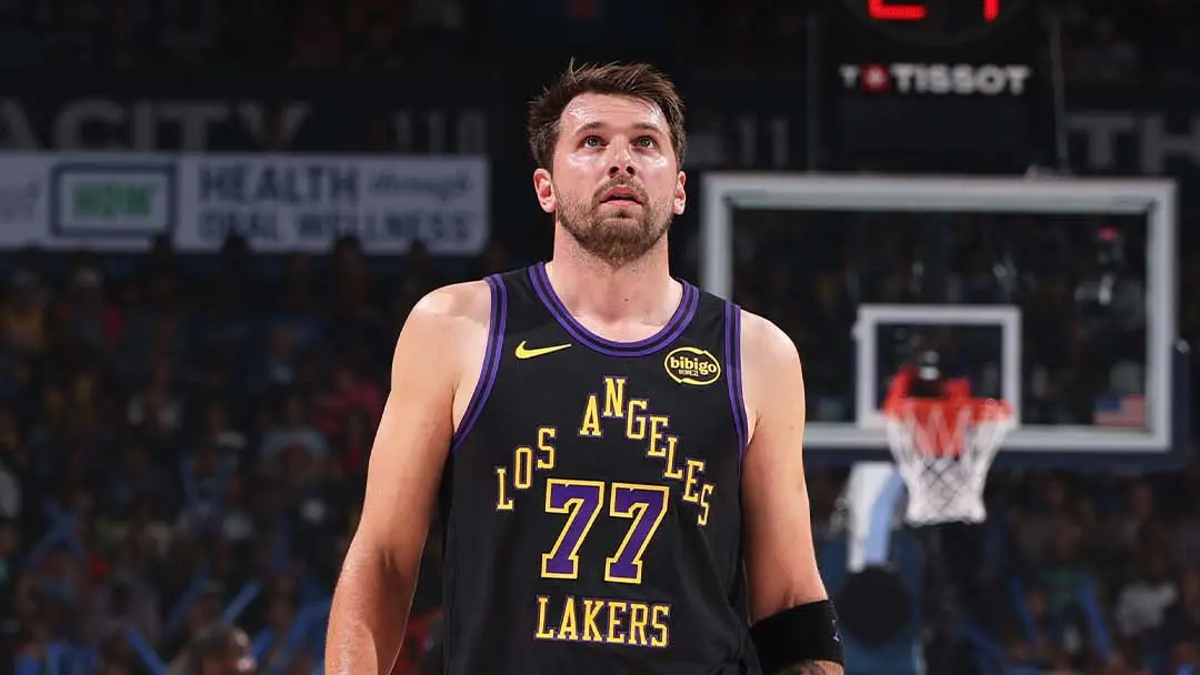 Luka Doncic en el juego de Lakers contra Thunder