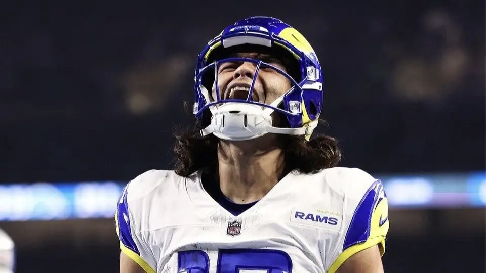 Puka Nacua celebra durante un juego de Los Angeles Rams.