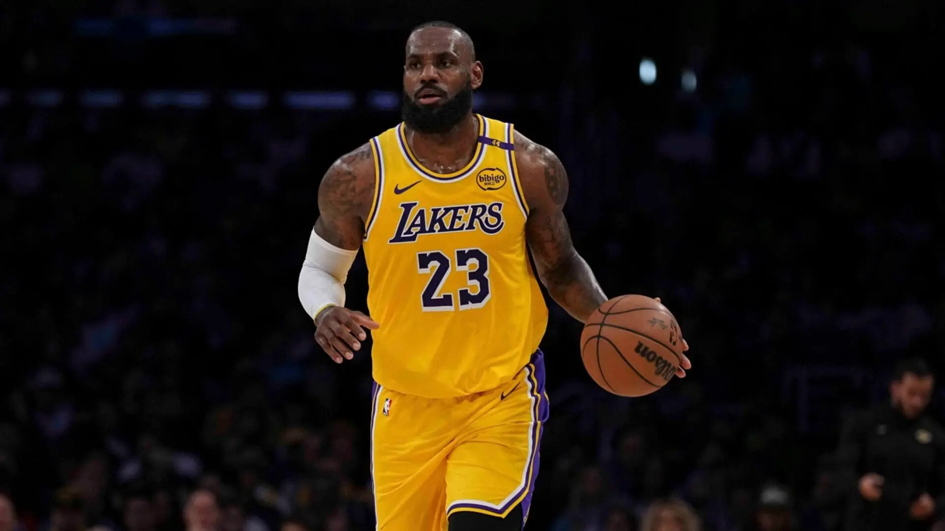 LeBron James está orgulloso de jugar un partido de playoffs junto a su hijo