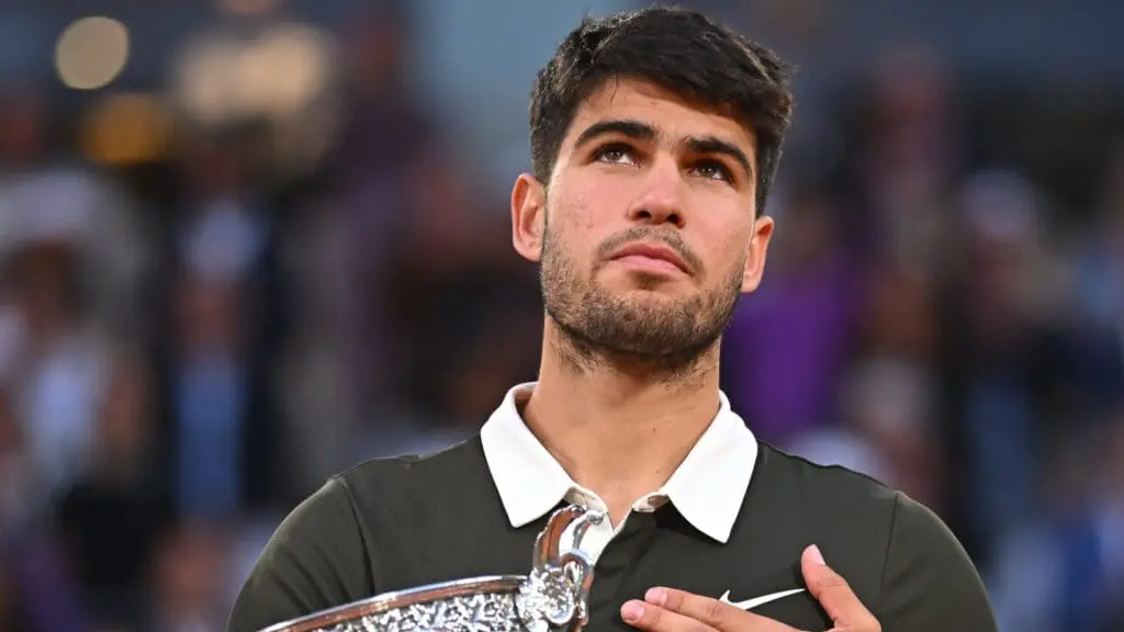 Carlos Alcaraz se baja de Roland Garros por lesión
